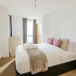2Br Gem With Balcony 5 Min Stratford Station