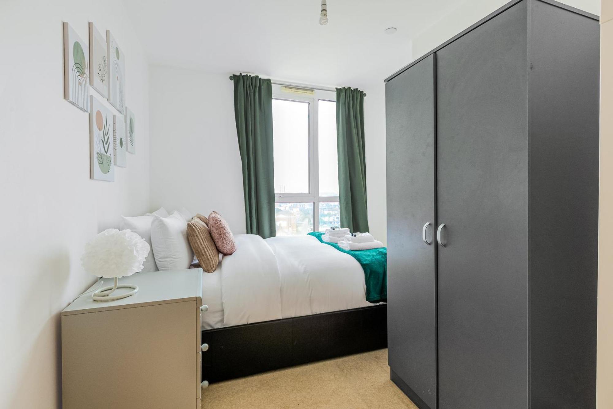 2br Gem With Balcony 5 Min Stratford Station