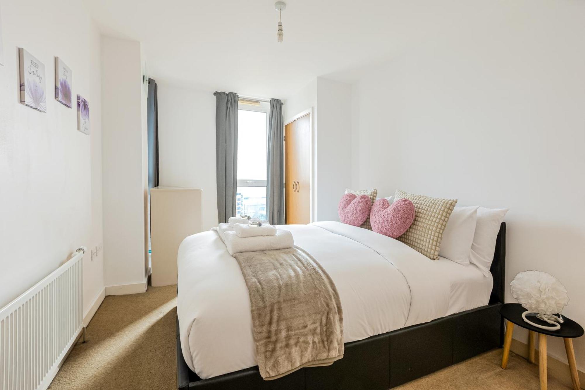 2br Gem With Balcony 5 Min Stratford Station Appartement