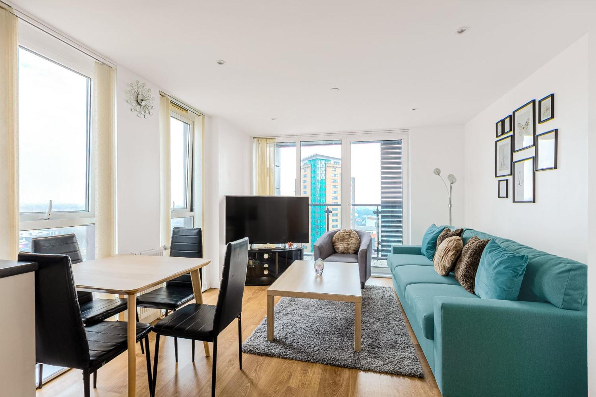 2br Gem With Balcony 5 Min Stratford Station Londres