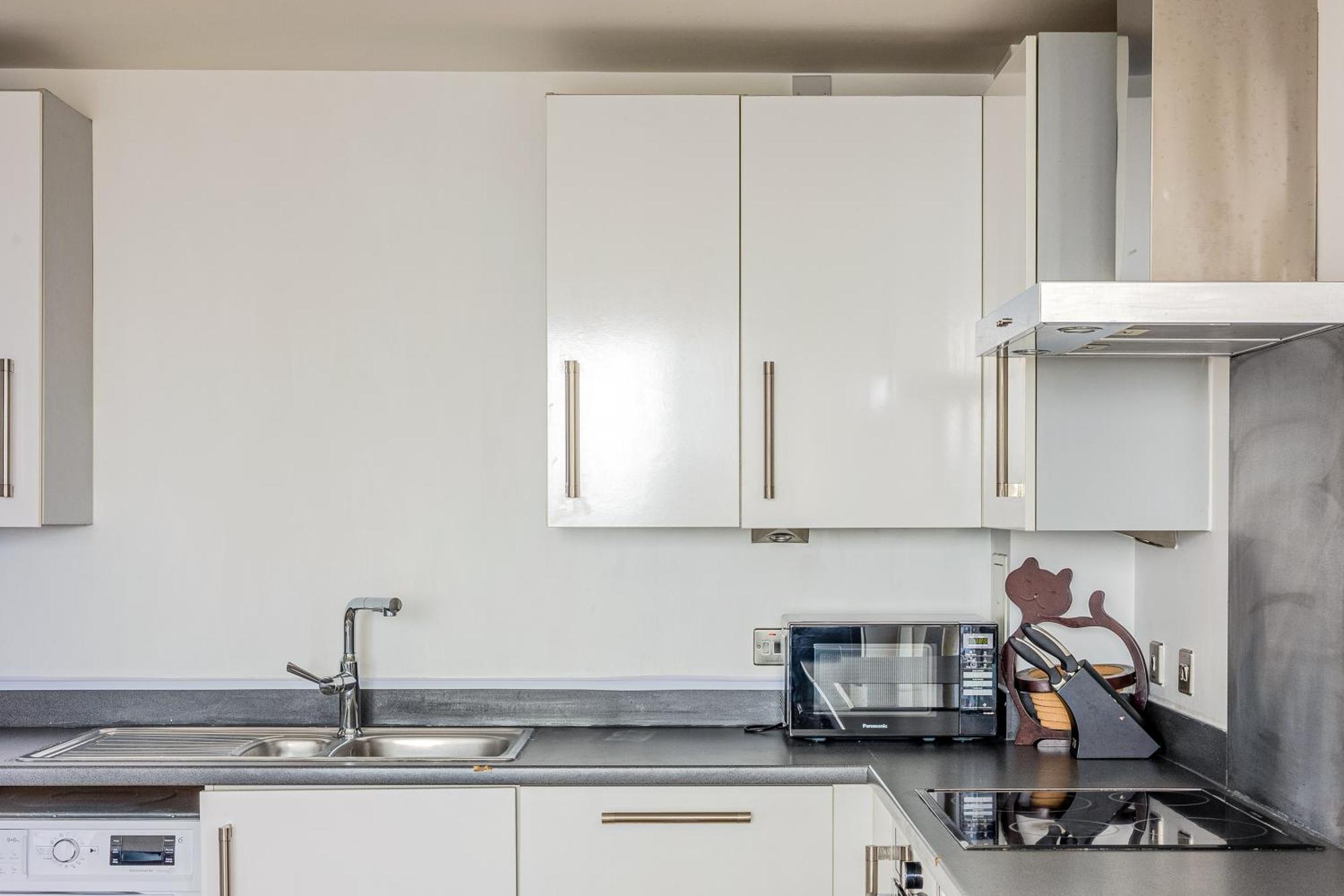 2br Gem With Balcony 5 Min Stratford Station