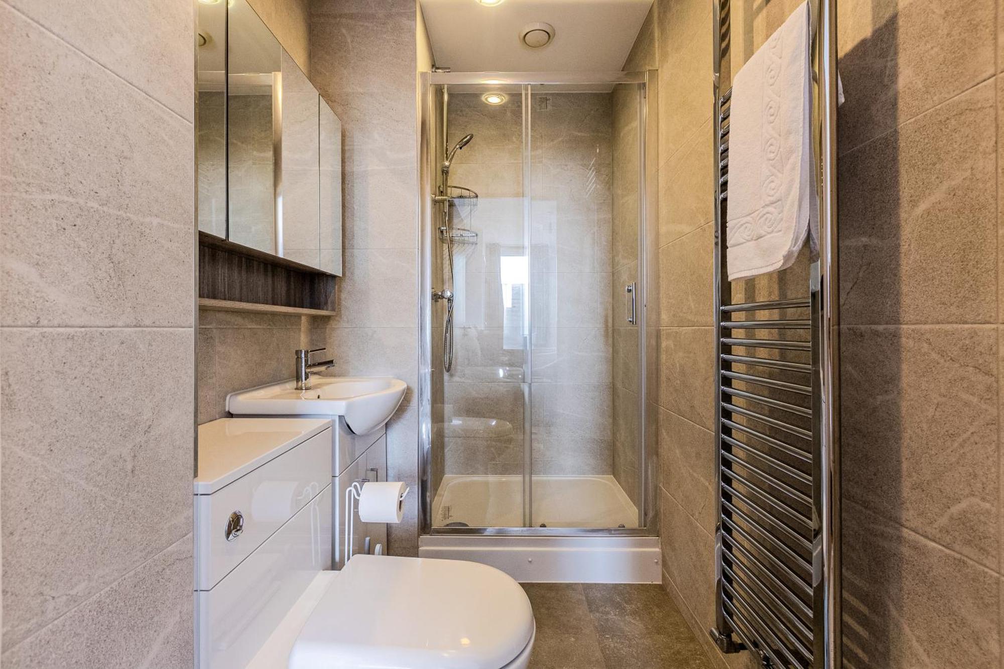 2br Gem With Balcony 5 Min Stratford Station Appartement