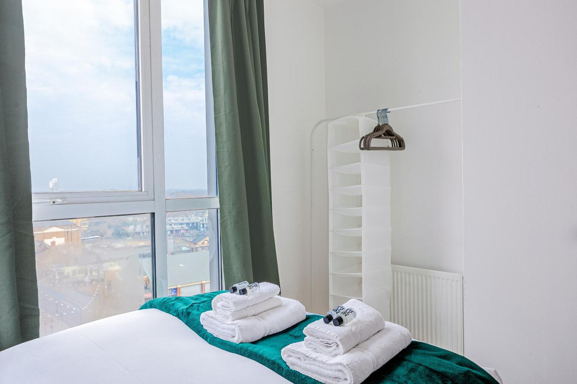 2br Gem With Balcony 5 Min Stratford Station Appartement *