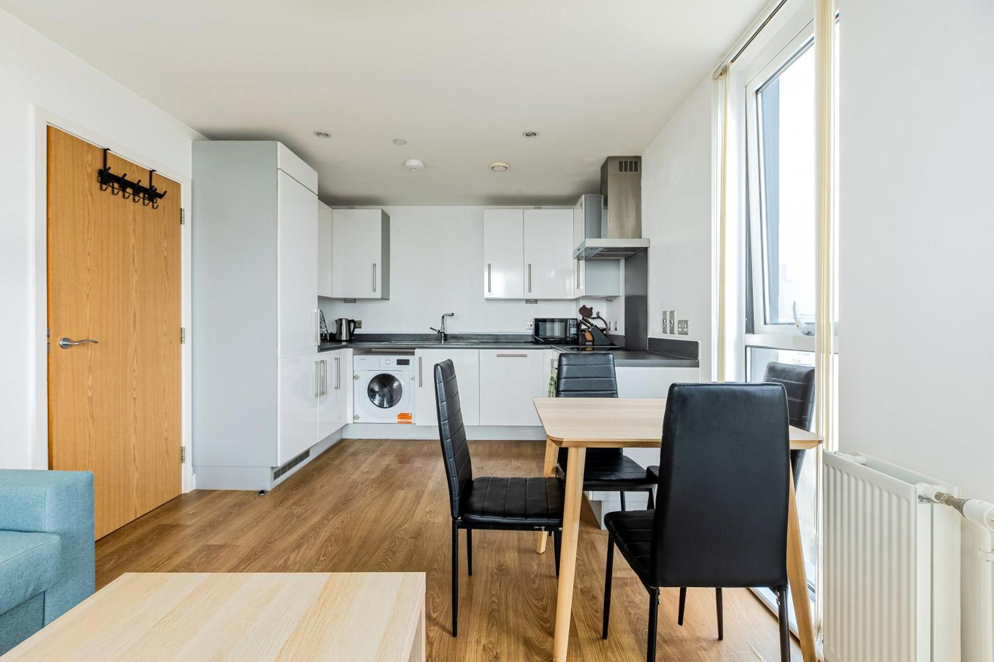 2br Gem With Balcony 5 Min Stratford Station * Londres